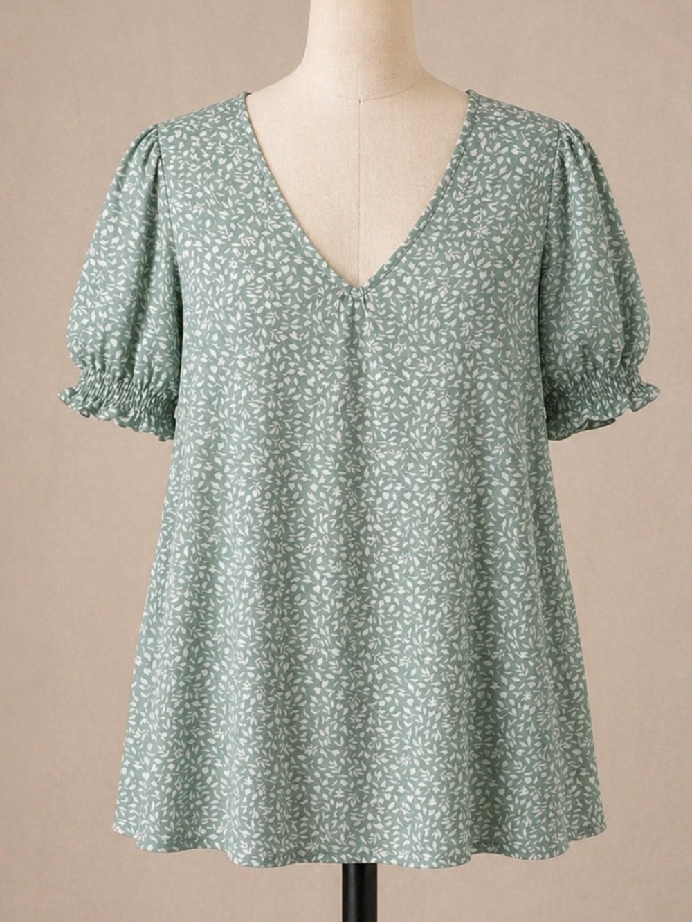 Adrianna Papell Sage Green Floral V-Neck Puff Sleeve Top
